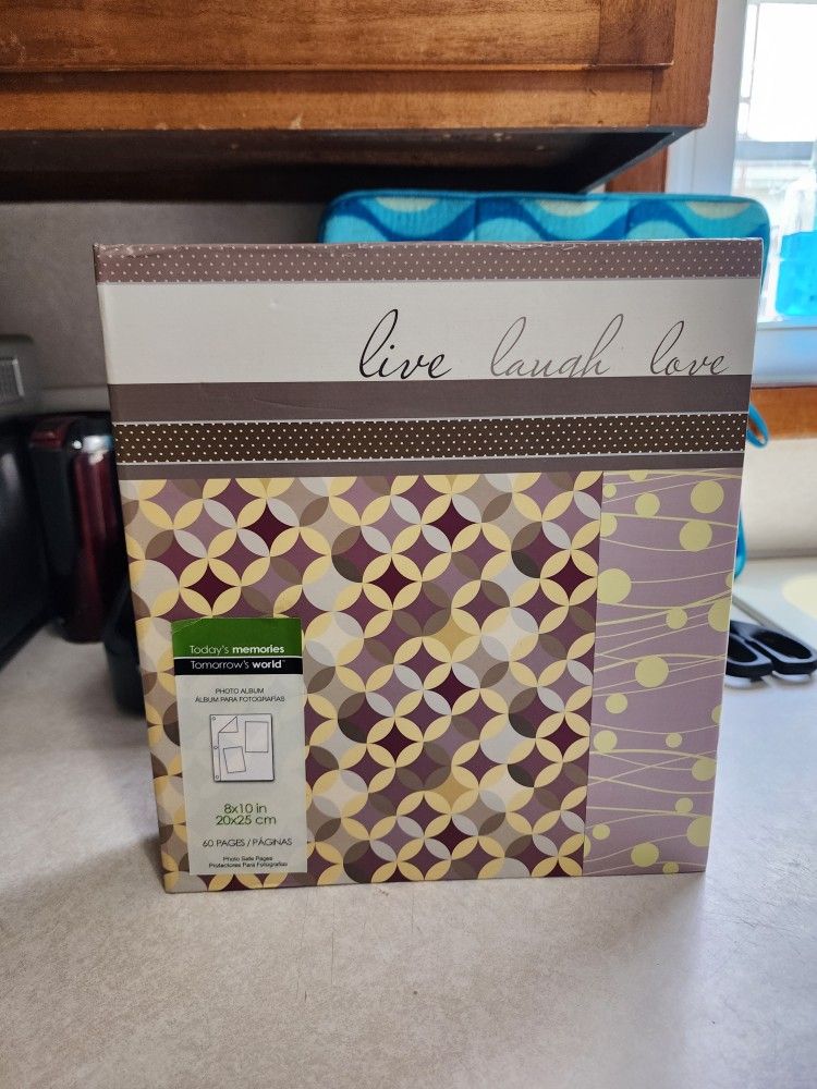 60 page Live Laugh Love photo album by Pinnacle Frames & Accents