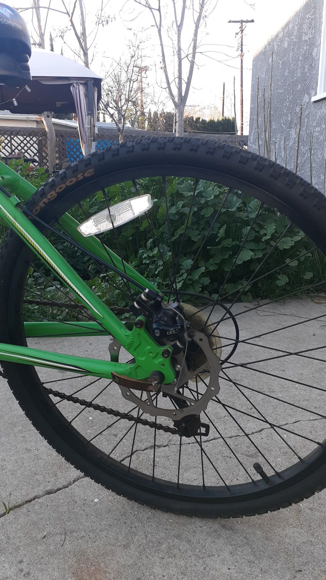 700c mens mongoose banish 2.0 bike