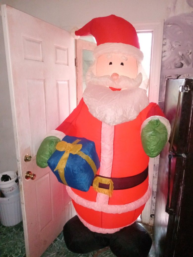 Eight foot infadable santa claus with the lights in it