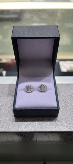 10kt Stud Earrings