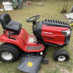 TroyBuilt Riding lawn mower