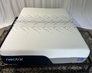 Nectar Luxe memory foam mattress - QUEEN