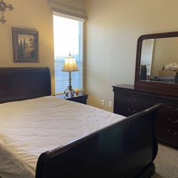 **PRICED TO SELL** Complete 5-Piece Mahogany Bedroom Set