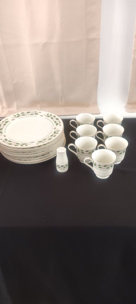 Holiday Holly Porcelain China Plate And Cup Lot