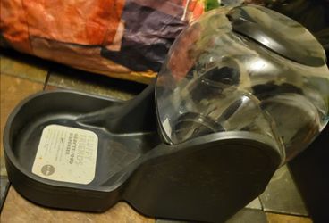 Gravity Pet Food Dispenser