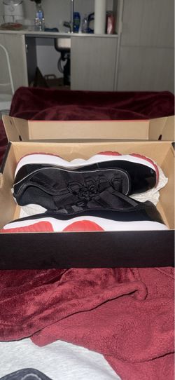 Air Jordan 11 Low Bred Sneakers