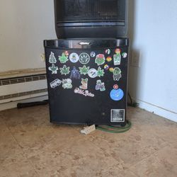 Little Fridge/ Freezer