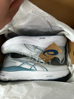 ASICS GEL-KAYANO 32 (Read description)