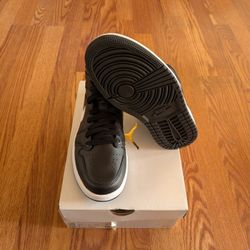 Jordan 1 Mid Black And White Women's Size 7.5