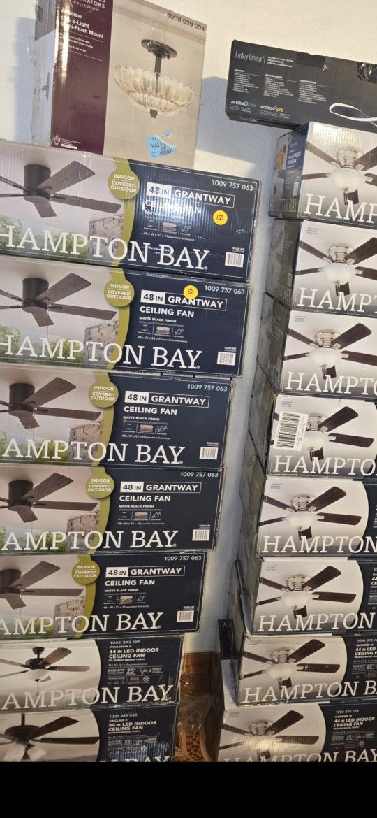 Hampton Bay Ceiling Fans New In Box $55 Each Cada Uno Nuevos Estoy Disponible Todo El Dia Todo Es Negociable Entre Mas Compre Mas Barato