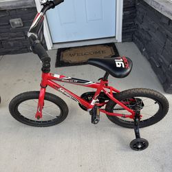 Bike with training wheels