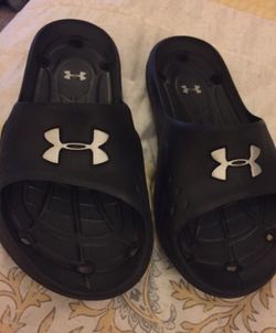Size 6y under Armour