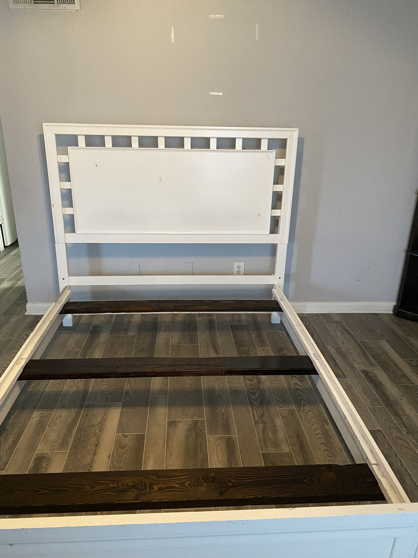 Queen Size Bed 