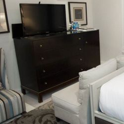 Entertainment center