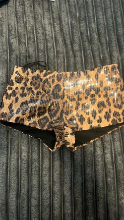 Edikted Cheetah print shorts