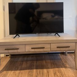 Hisense 43 Inch Smart Tv And Living Spaces Media Stand