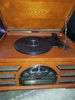Crosley record player and cd