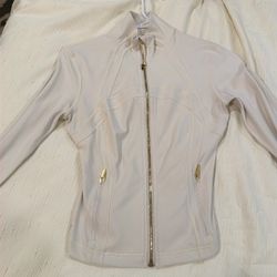 Lululemon Woman’s Define Cropped Nulu Jacket 