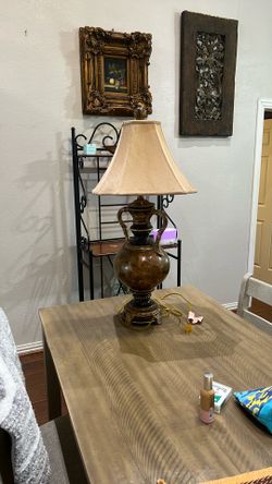 Elegant Vintage-Style Table Lamp with Ornate Bronze Finish and Classic Shade