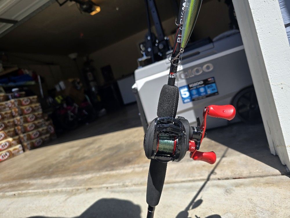 Abu Garcia Black Max Baitcaster