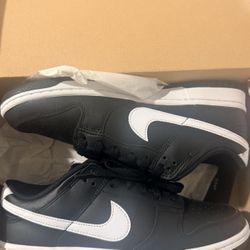 NIKE BRAND NEW dunk low black trainers size 9 men !