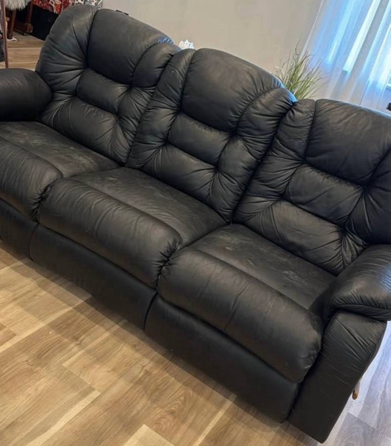 (SOLD) Free Delivery - LAZEEEBOI Sofa For Sale!