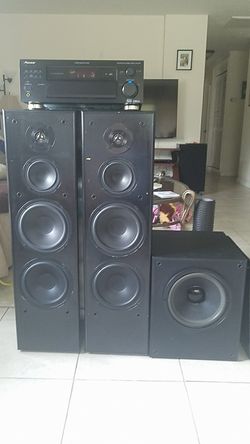 2 Speakers Audiofile 400 W each 1Receiver pioneer 750w 1 soobofer 120w.