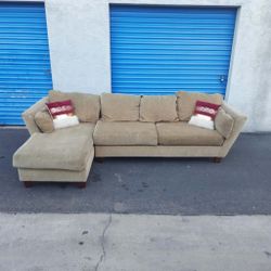 Beautiful sectional couch 🛋 very clean 🛋