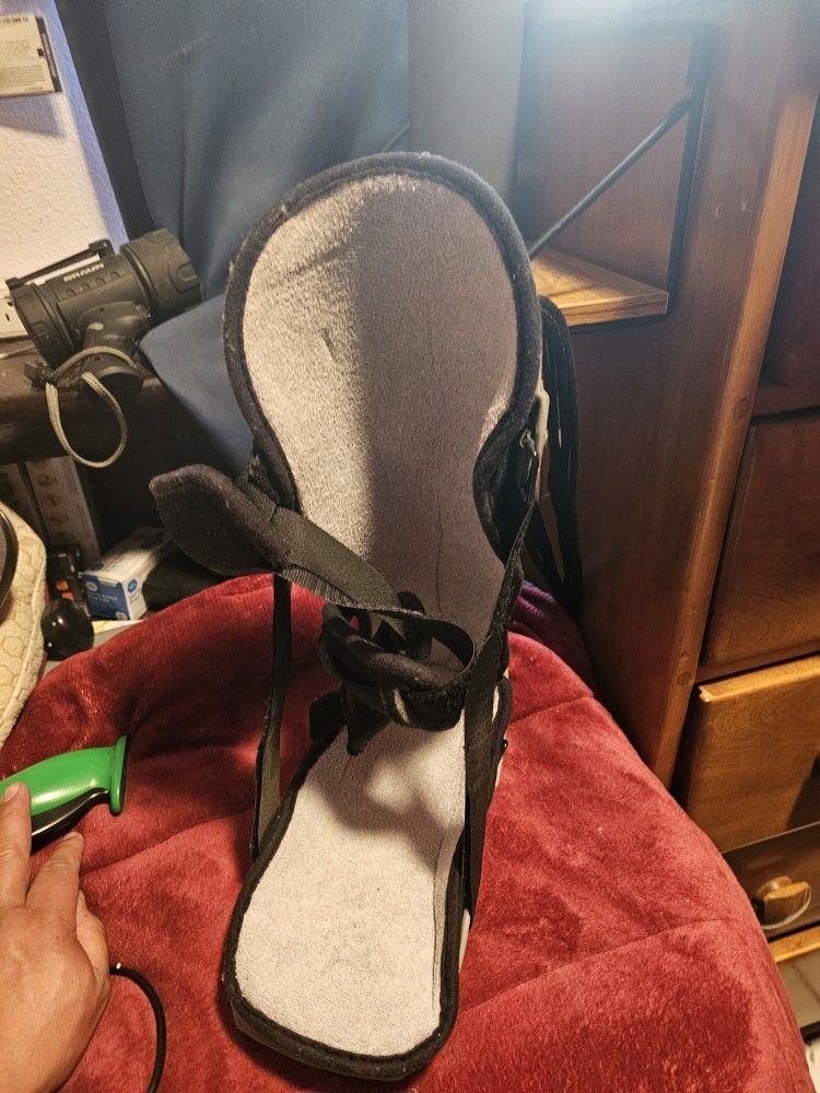 Adjustable Leg Support Boot