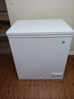 GE chest freezer 5 cu. ft.