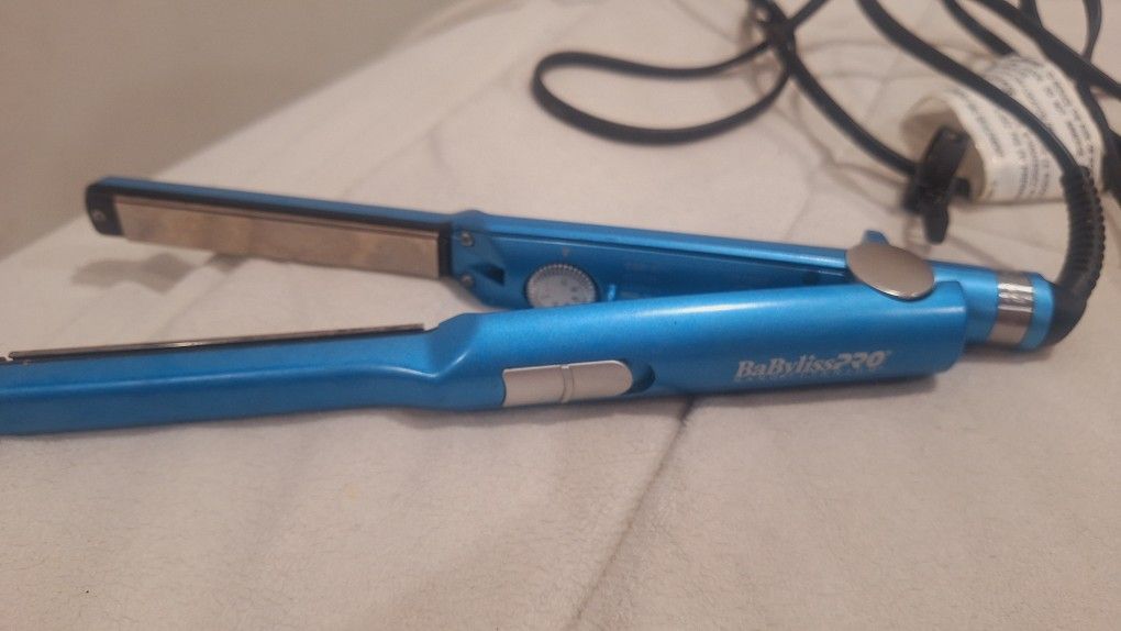 BABYLISS NANO TITANUM ULTRA THIN HAIR STRAIGHTENER