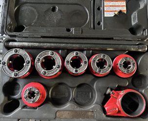 RIDGID 1/2 in. to 2 in. 12-R Manual Exposed Ratchet NPT Pipe Threading Set (6 Die Heads