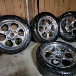 20 centerline 6 lugs 6x139.7 6x5.5 Silverado Sierra Tires Like New pireli 245 55r20 800$ obo