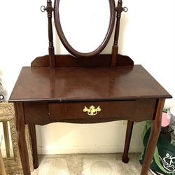 VANITY DRESSER. GENTLY USED. 