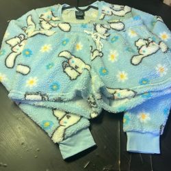 Woman’s Sweatshirts And Shorts