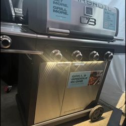 Charbroil Commercial Series 4-Burner Grill and Griddle Combo