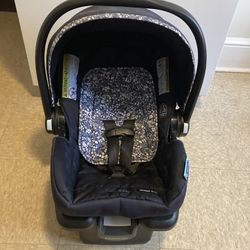 Like New Graco SnugRide Lite Infant Carseat with Base -$40.00