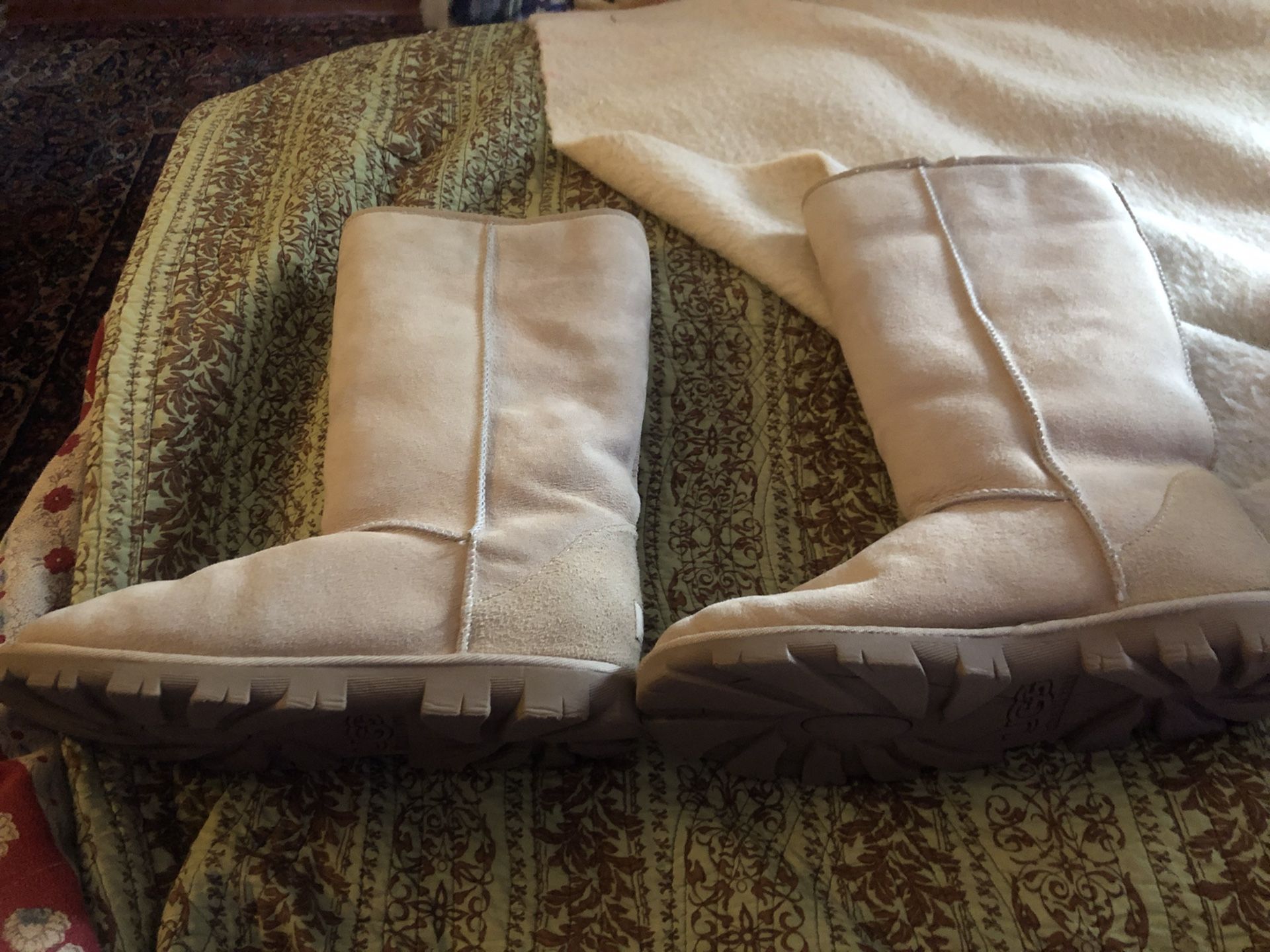 UGG Tall Classic Ladies Size 9 Boots