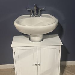 Pedestal Sink/ Faucet / Cabinet / Mirror 