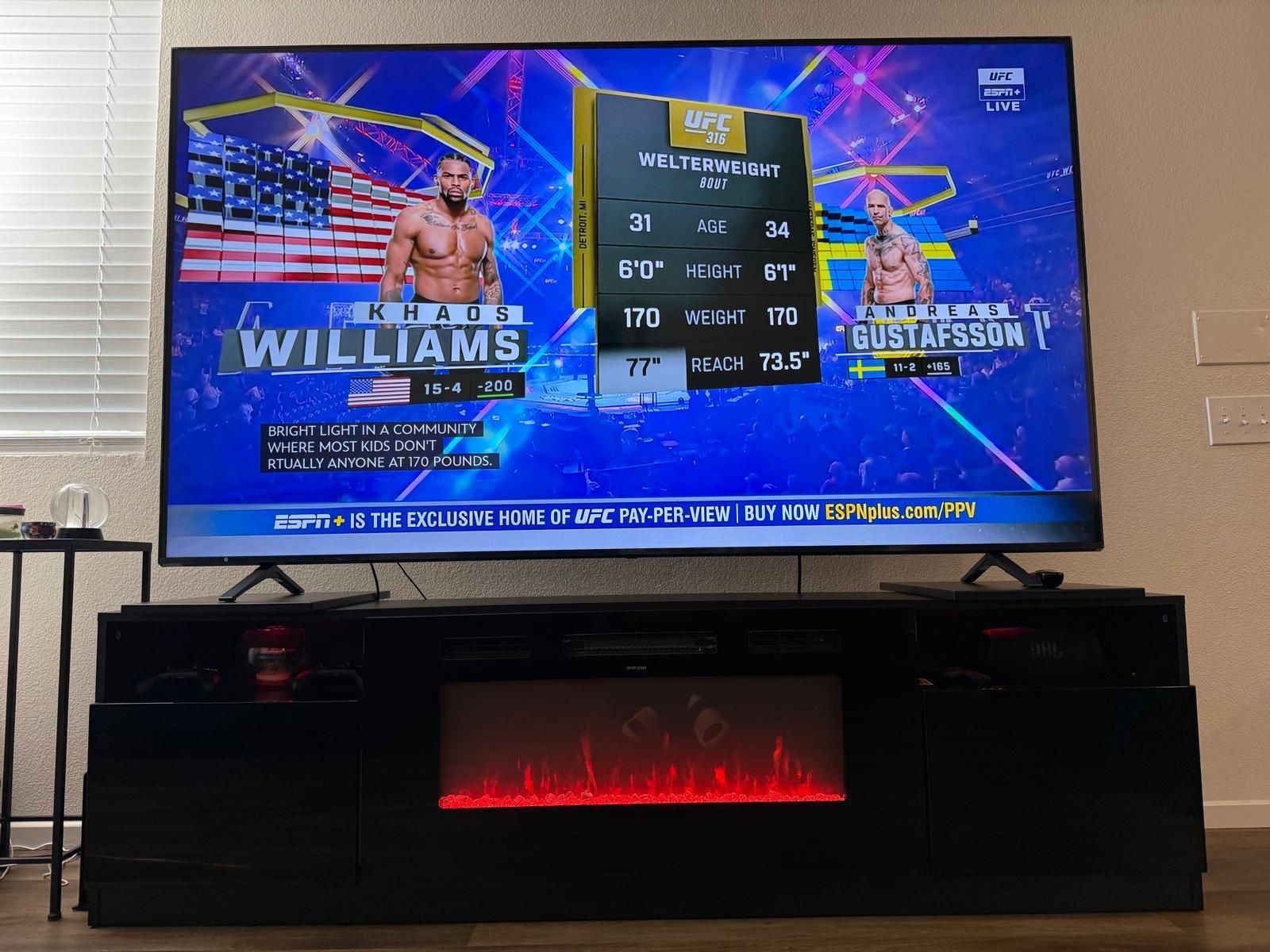 TV de 86 Pulgada Con La Mesa