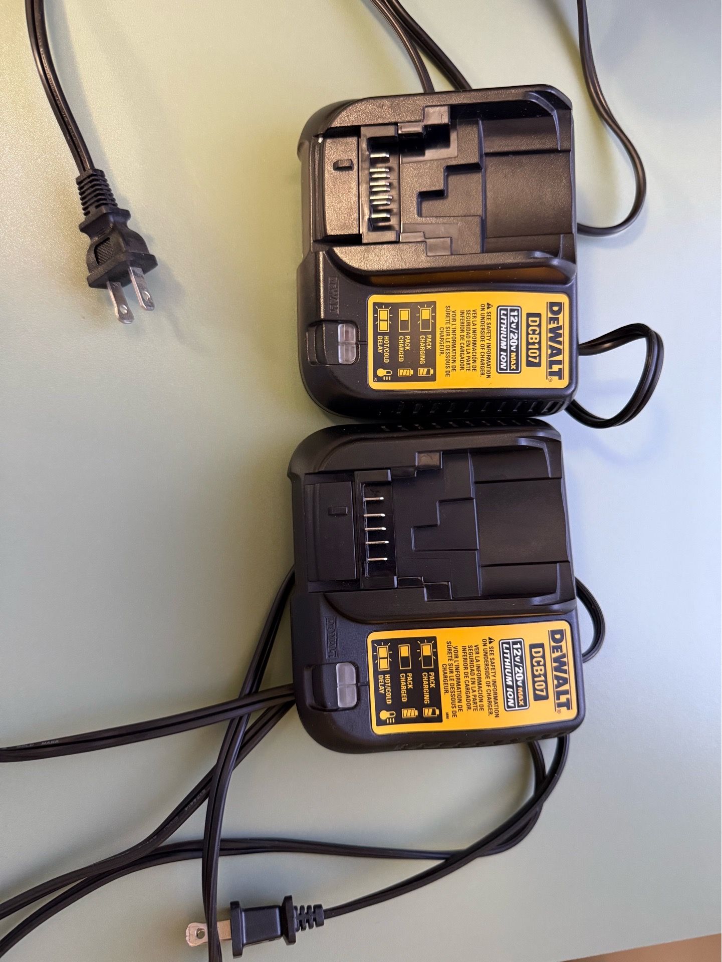 DEWALT DCB107 CHARGER