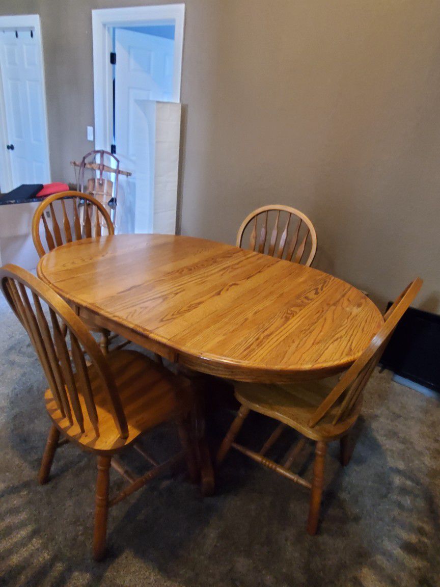 Kitchen Table w chairs