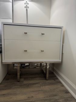 CITY Furniture Modern White High-Gloss 3-Drawer Dresser