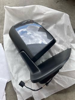Left and right side mirrors for chevy Colorado