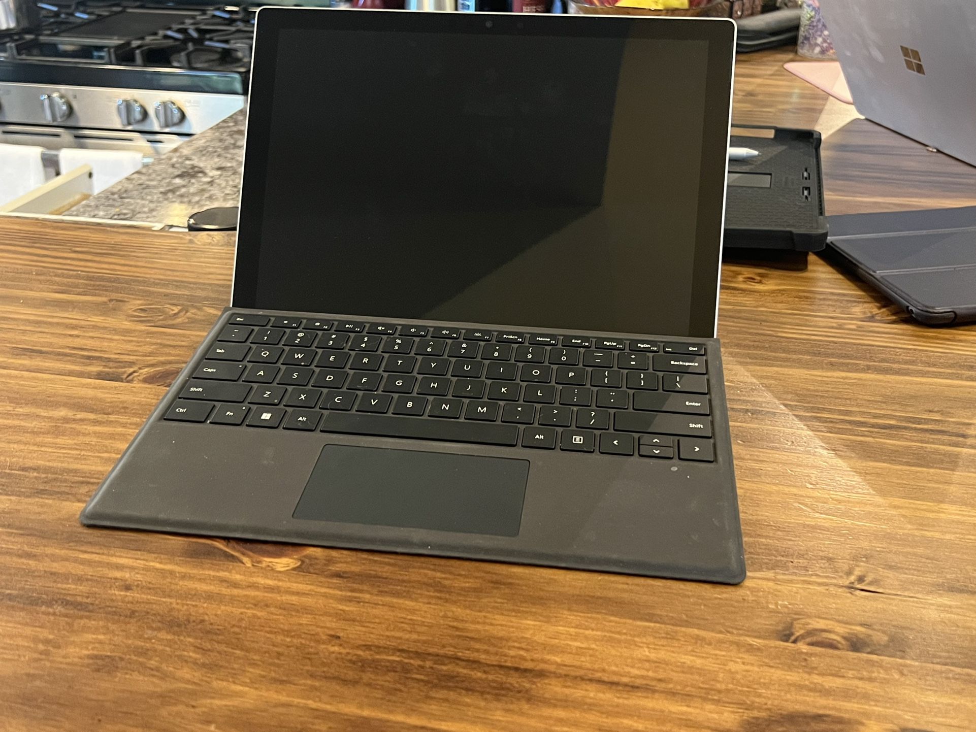 Surface pro 7+ plus keyboard plus pen plus hard cover caseQ