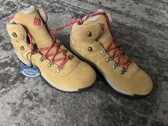Columbia Yoncalla Suede Women’s Boots