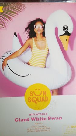 Inflatable swan