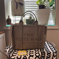 Marc Jacob’s Cement The Tote Bag 