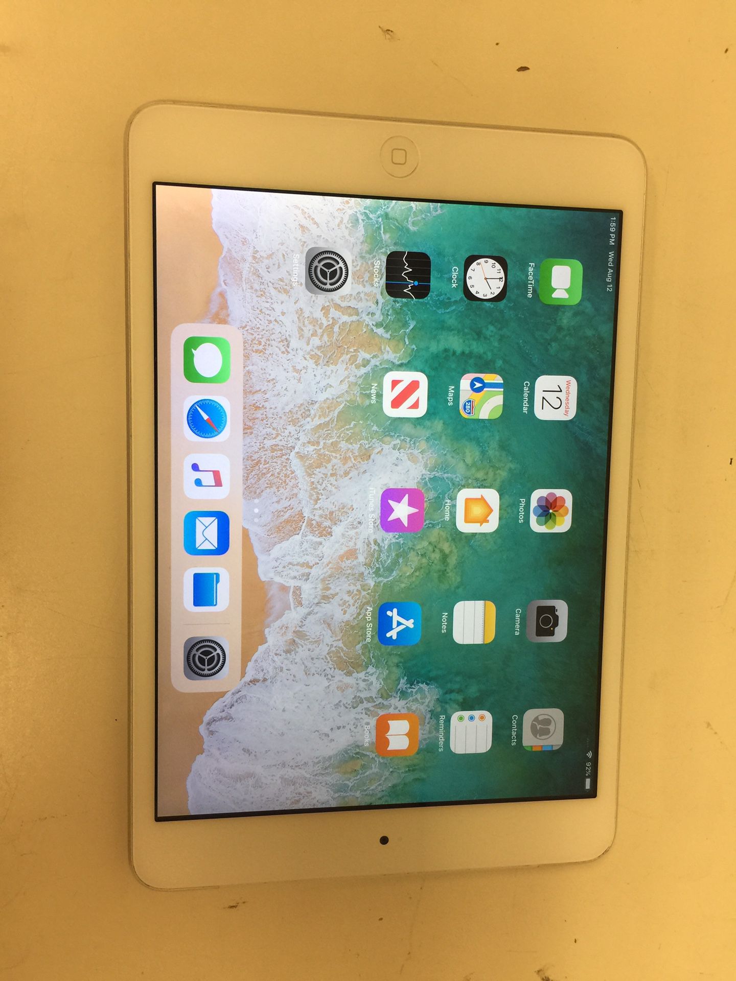 Apple ipad air 1st gen 16gb wifi & cellular sim unlock with charger