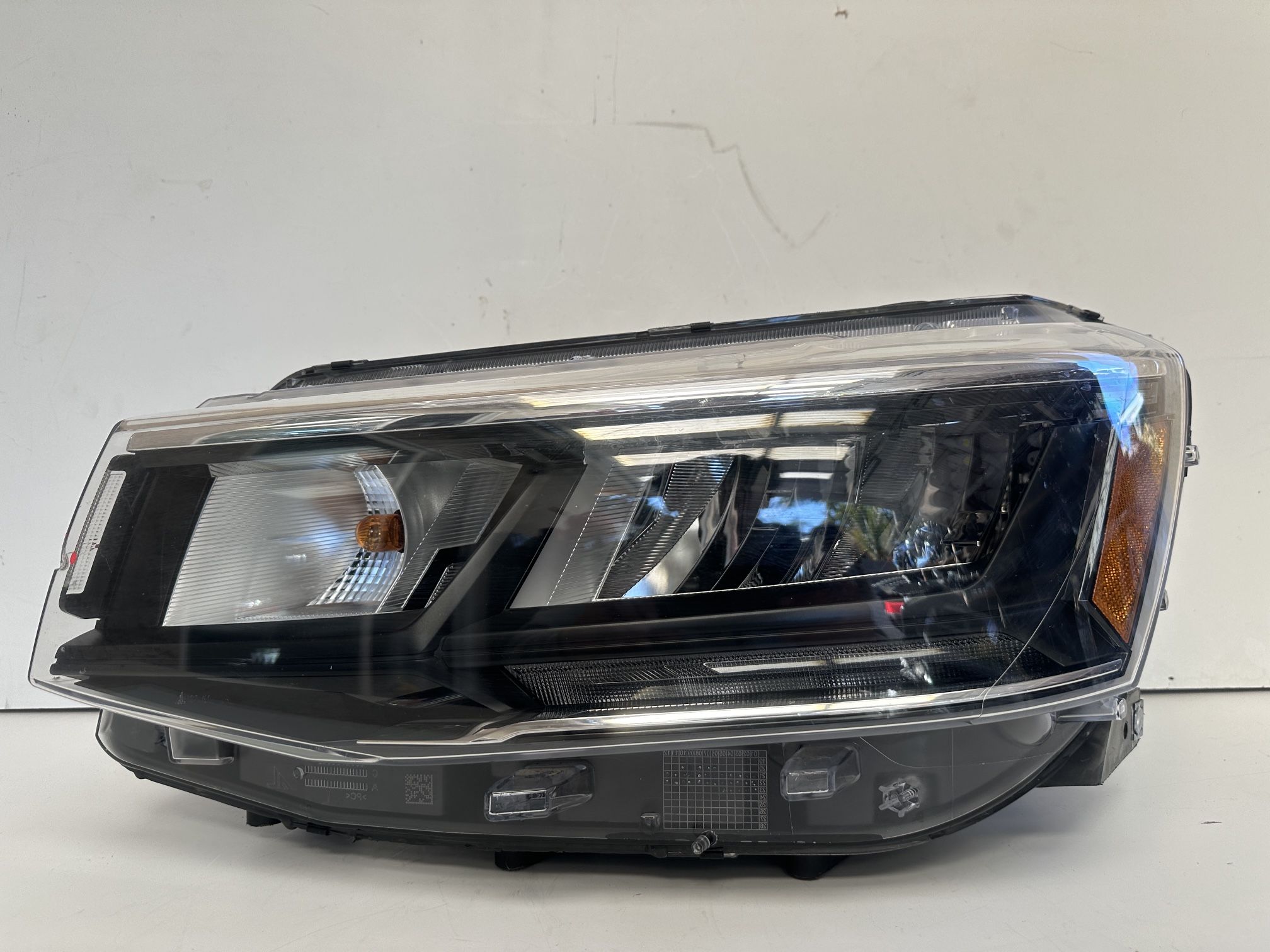 2021-2024 VOLKSWAGEN TAOS LEFT DRIVER SIDE REFLECTOR LED HEADLIGHT OEM 2GJ941035